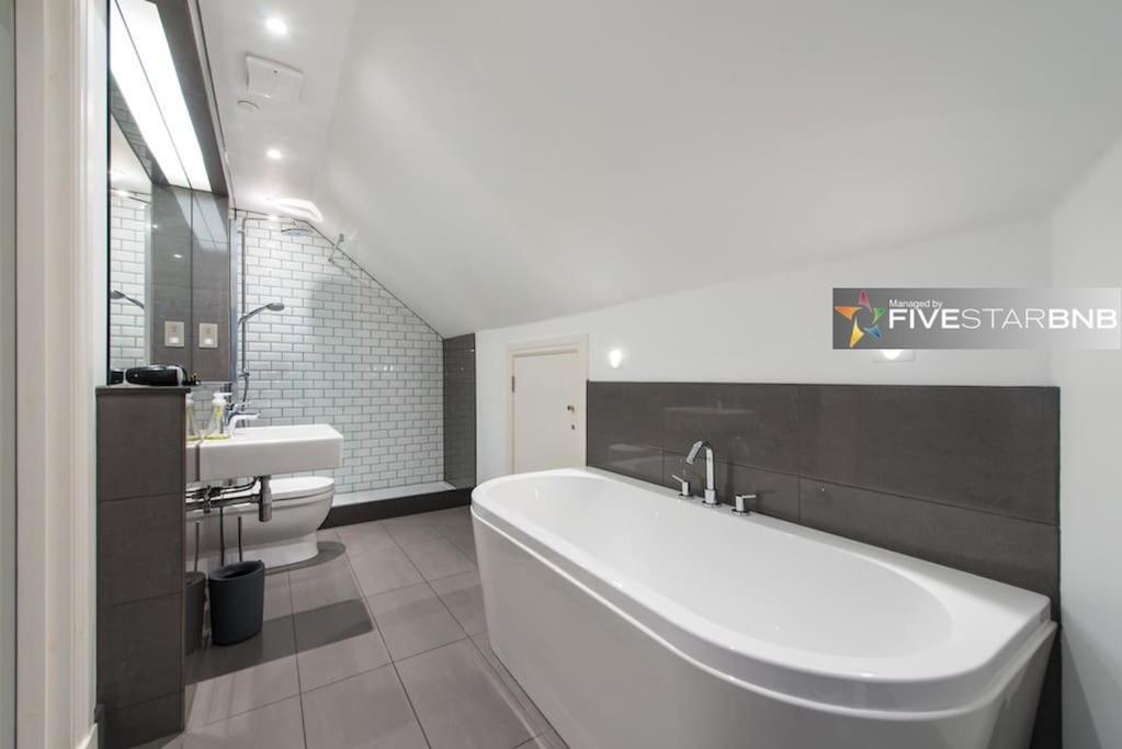 Cool Urban Apartment With Stunning Castle Views Edynburg Zewnętrze zdjęcie