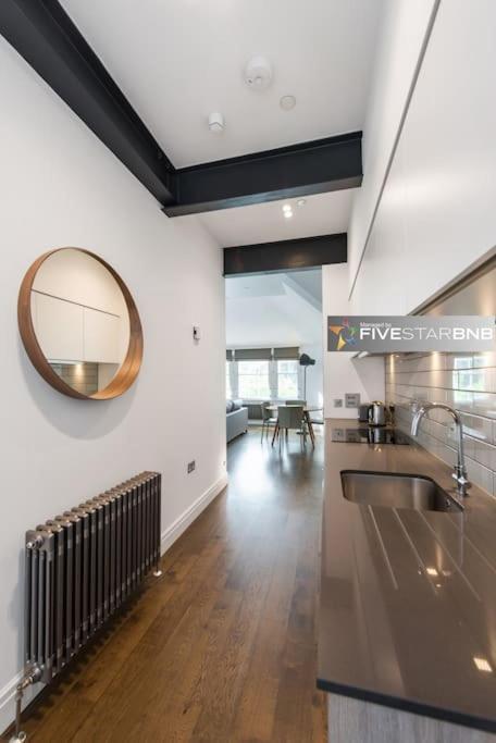 Cool Urban Apartment With Stunning Castle Views Edynburg Zewnętrze zdjęcie